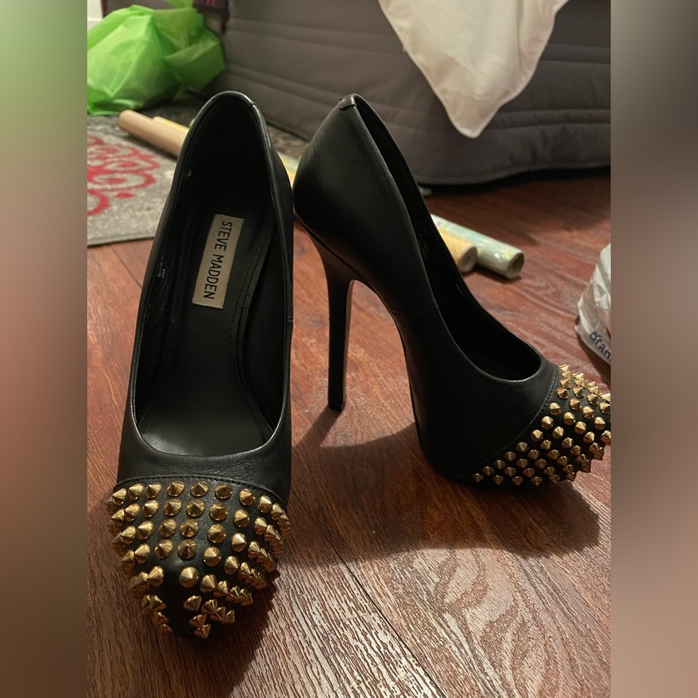 Steve Madden BOLDDD spiked heels size 6